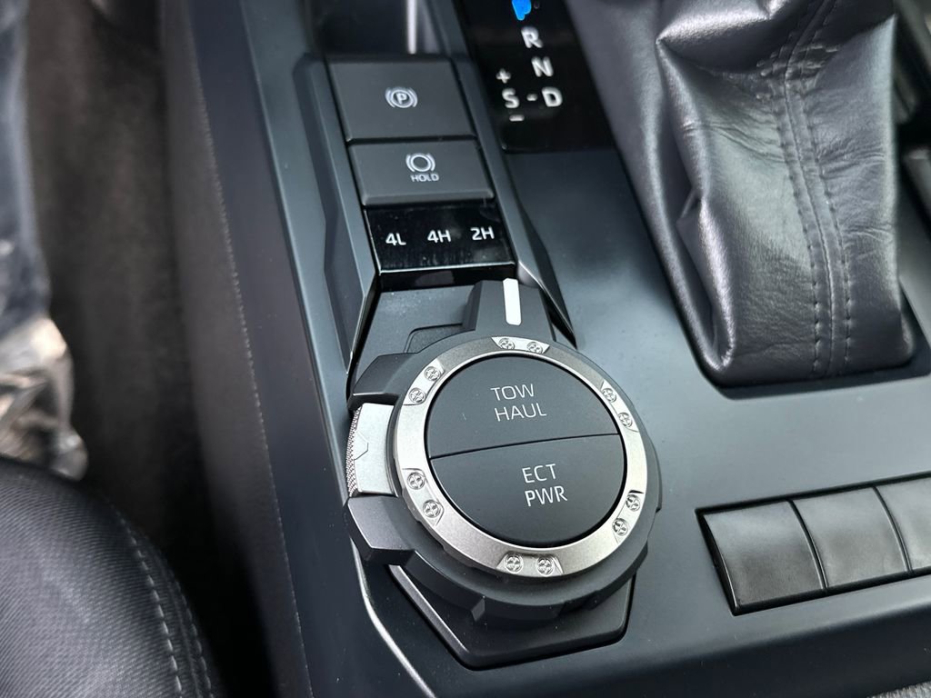 Used 2025 Toyota Tacoma SR5 image 29