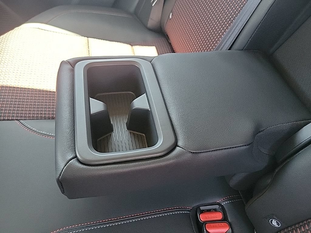 New 2025 Nissan Kicks SR FWD image 35