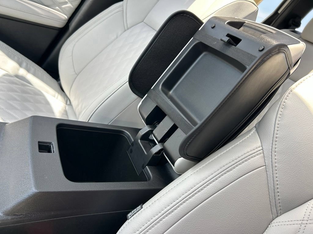 Used 2025 Mitsubishi Outlander 4WD Plug-In Hybrid image 34
