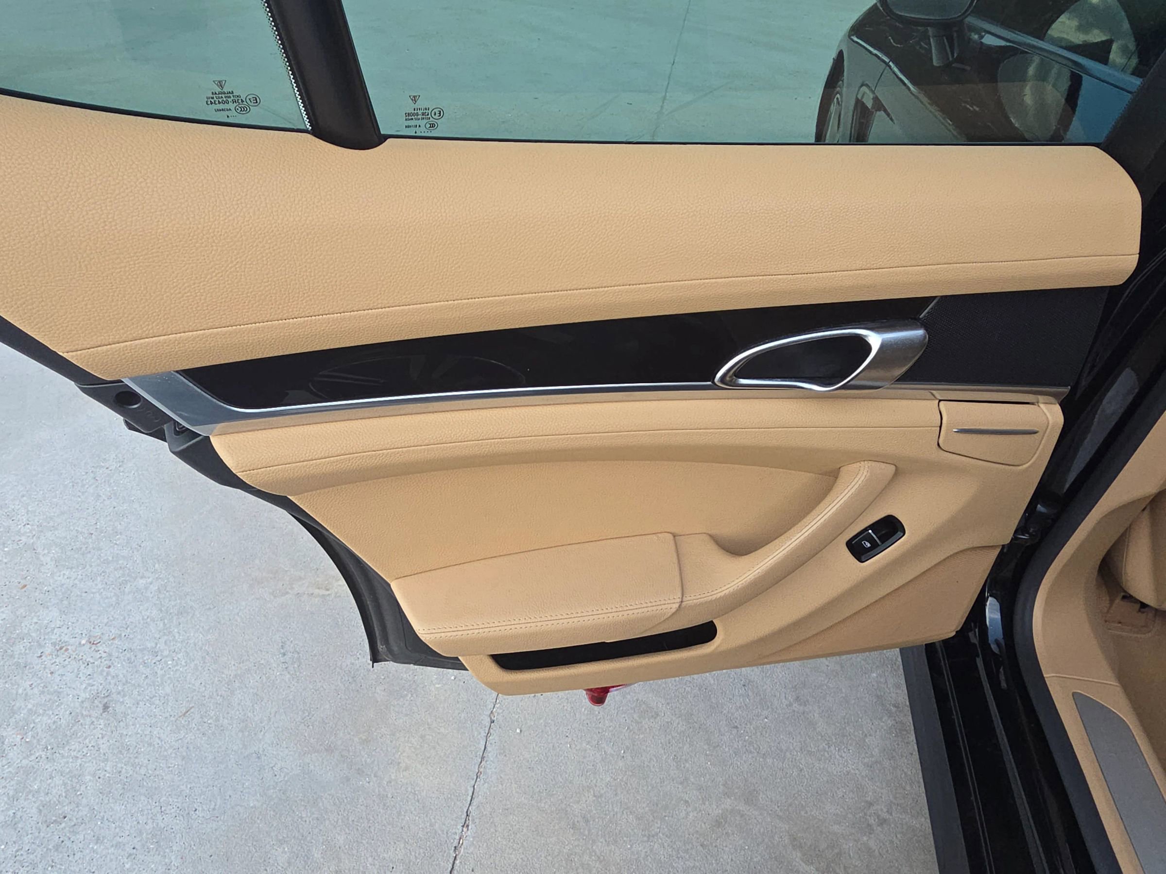 Used 2015 Porsche Panamera 4 image 26