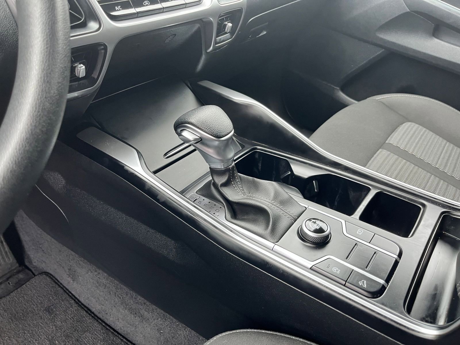 Used 2023 Kia Sorento LX image 42