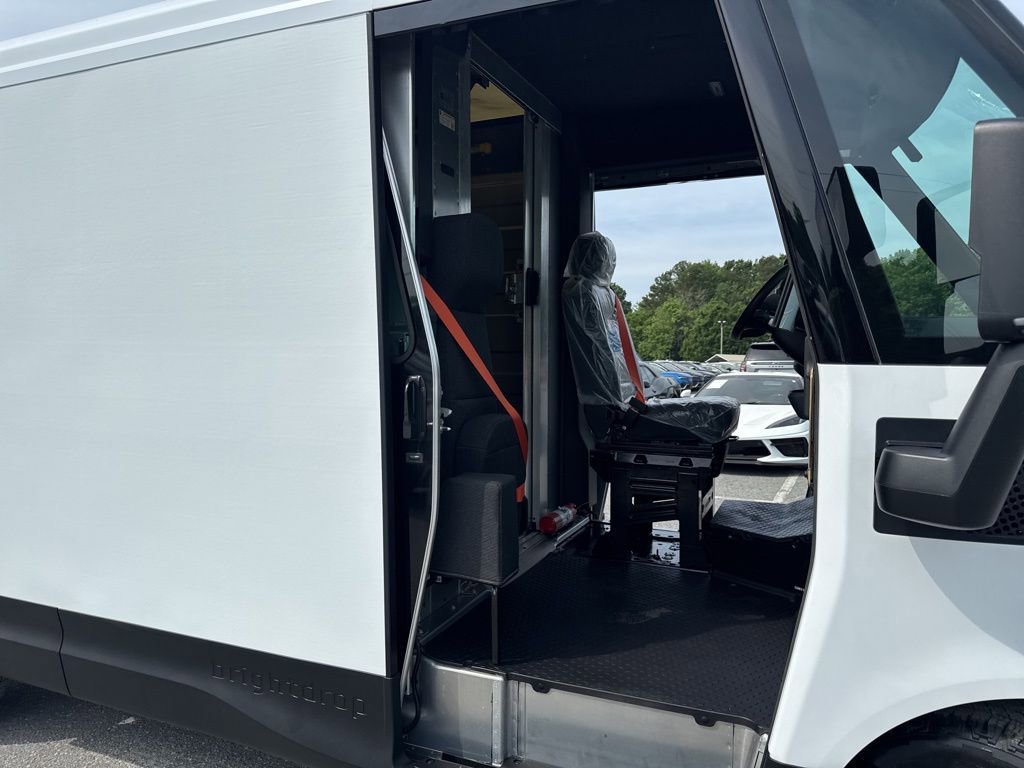 Used 2024 Chevrolet Brightdrop 400 w/ Commercial Equipment Package AWD/4WD image 23