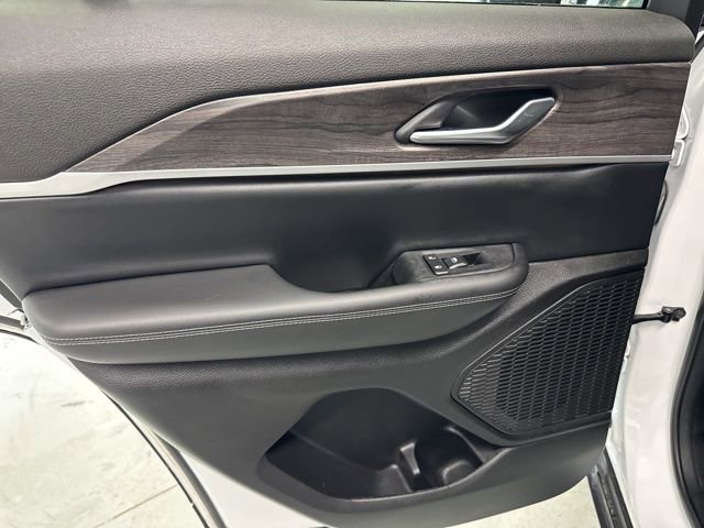 Used 2023 Jeep Grand Cherokee Limited image 23