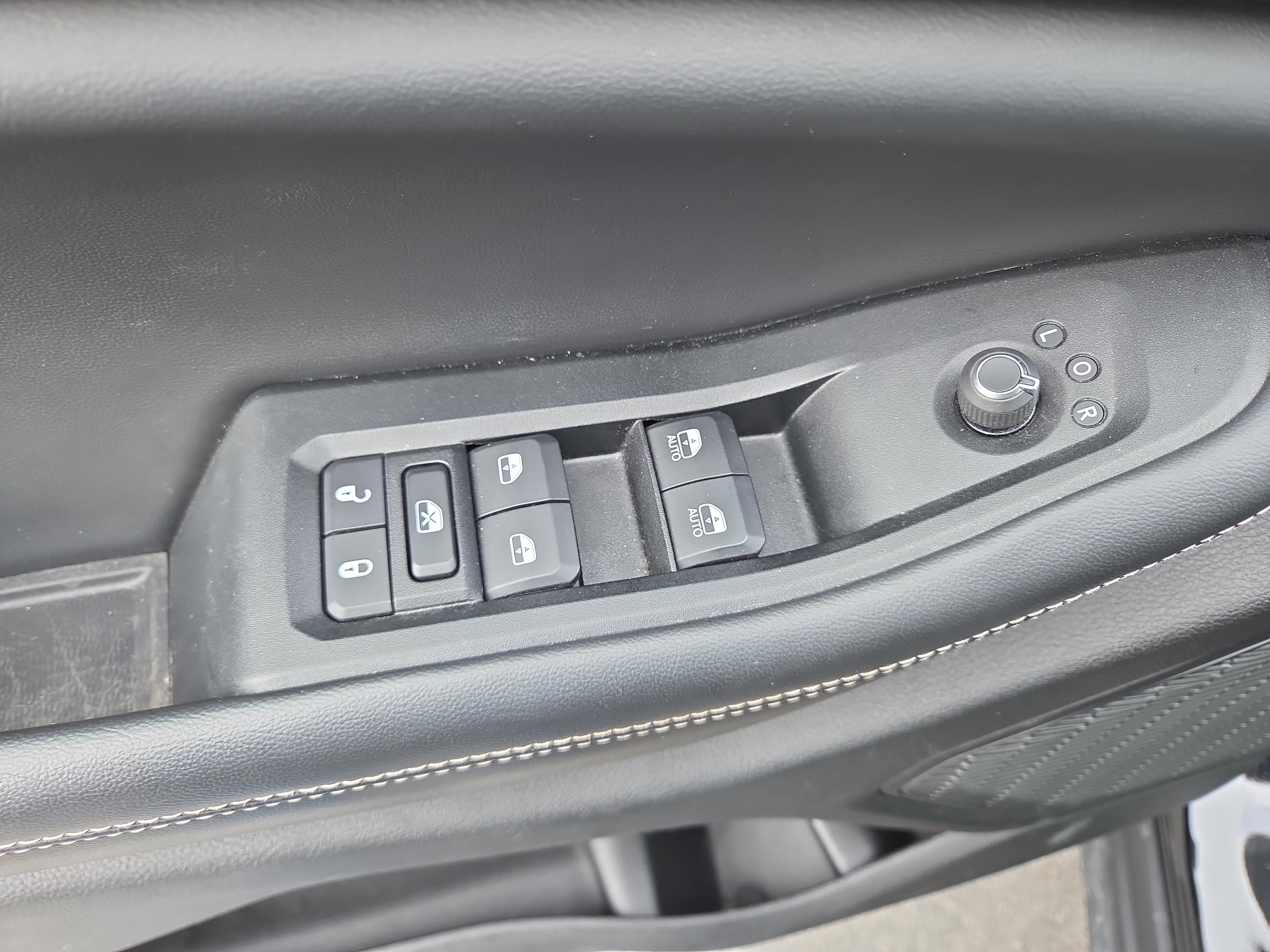 Used 2023 Jeep Grand Cherokee Laredo AWD/4WD image 32
