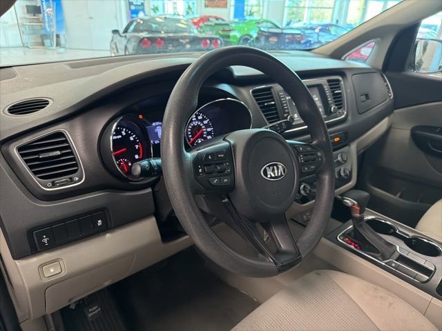 Used 2020 Kia Sedona L image 15