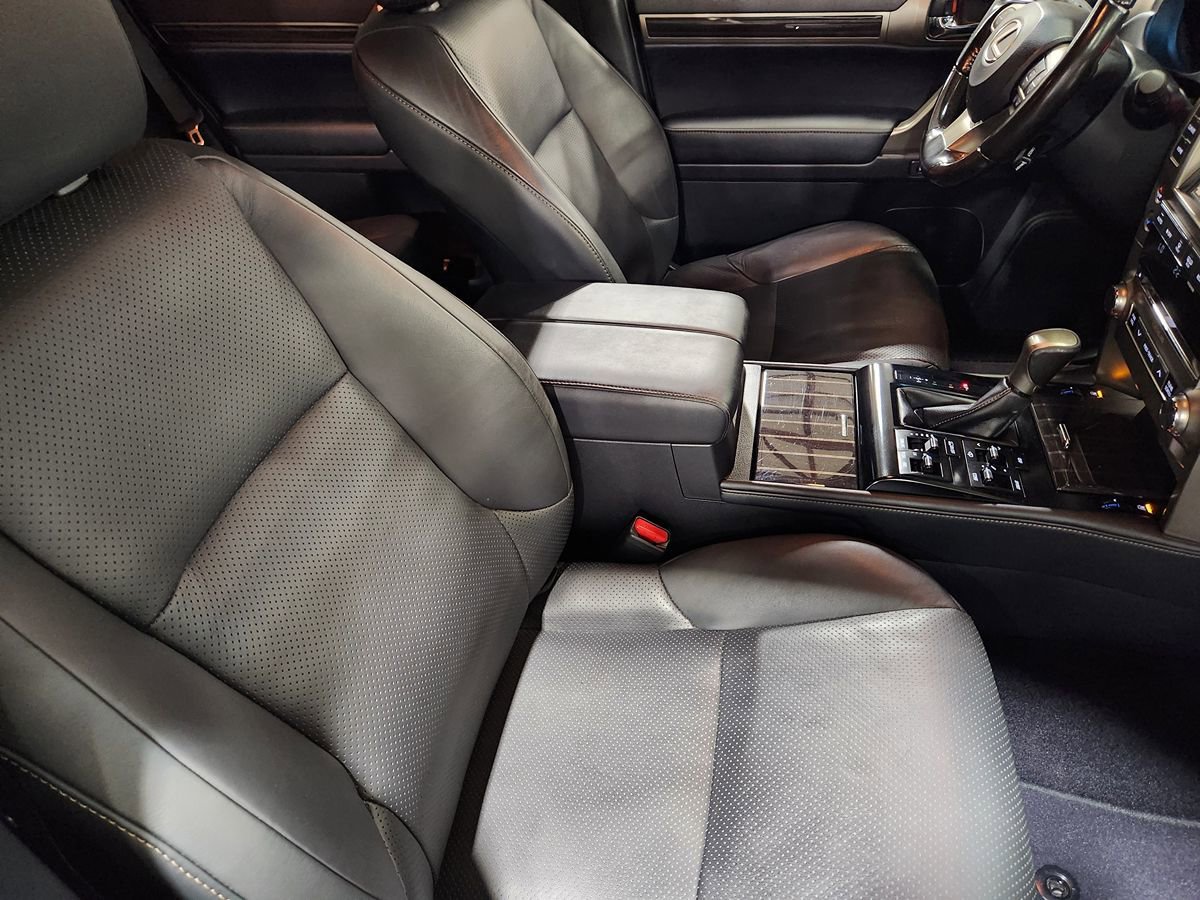Used 2020 Lexus GX 460 Luxury w/ Luxury Sport Package AWD/4WD image 31