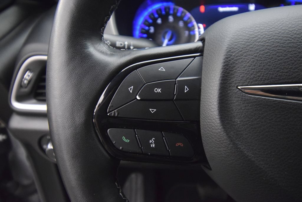 Used 2020 Chrysler Pacifica Touring-L Plus FWD image 34