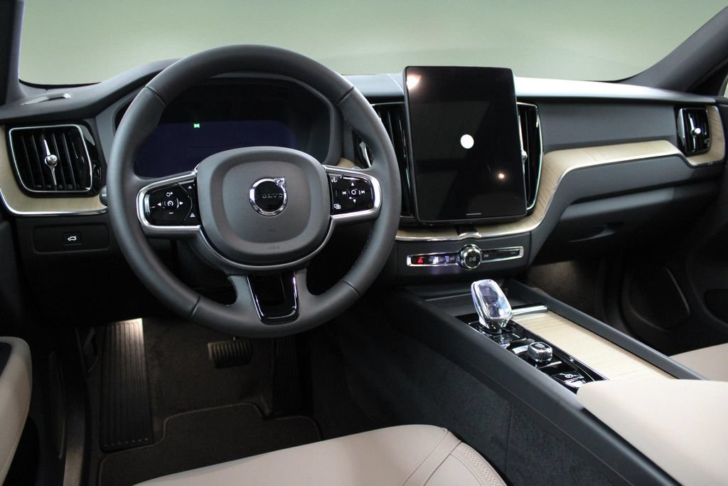 New 2026 Volvo XC60 B5 Core AWD/4WD image 17