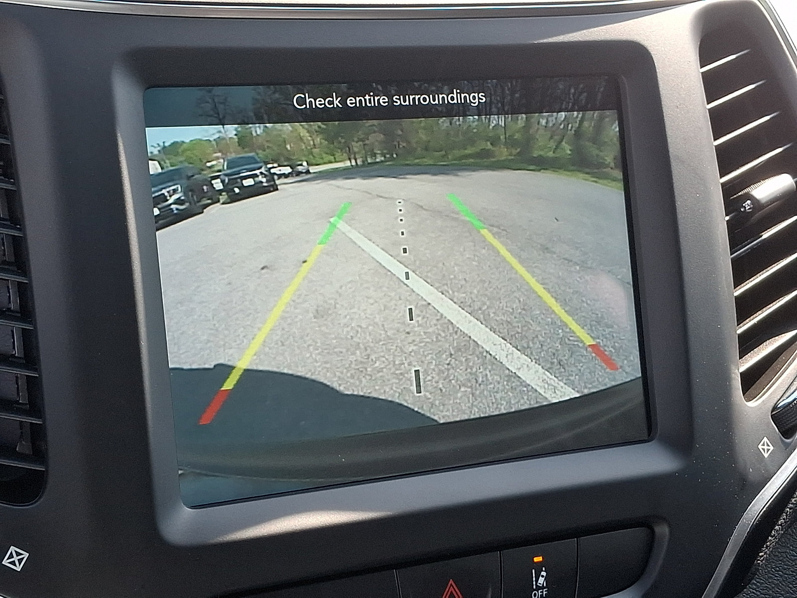 Used 2022 Jeep Cherokee Latitude Lux w/ Sun & Sound Group AWD/4WD image 19
