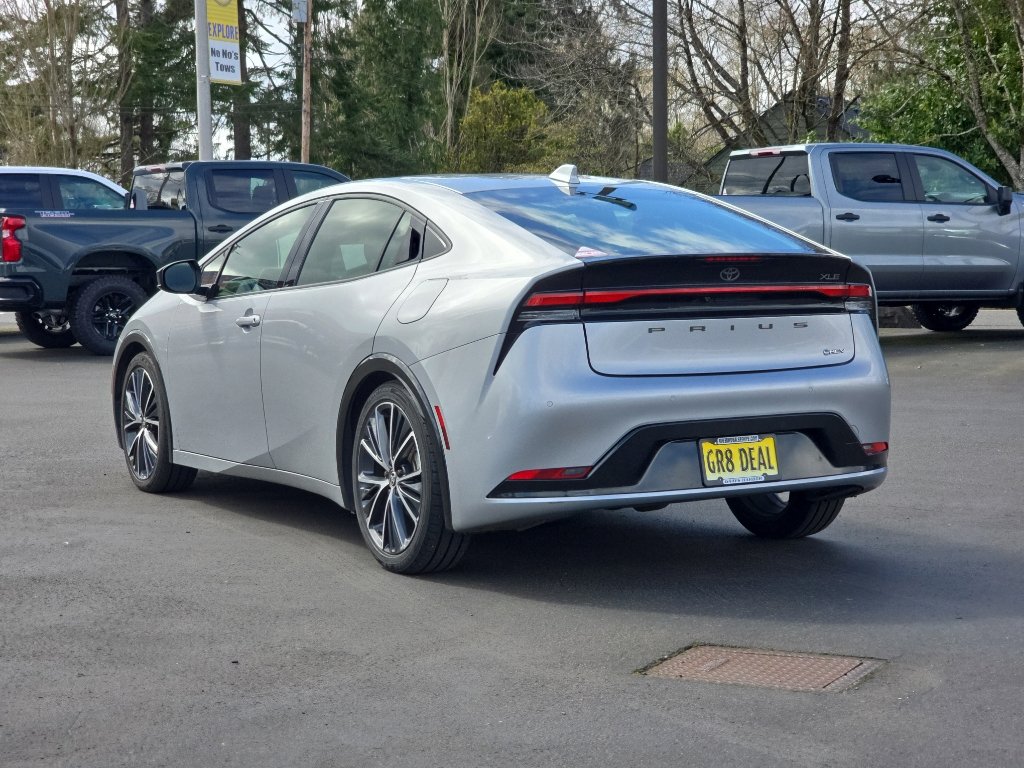 Used 2023 Toyota Prius XLE image 4