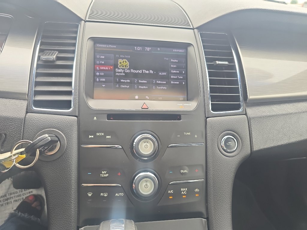 Used 2013 Ford Taurus SEL FWD image 19