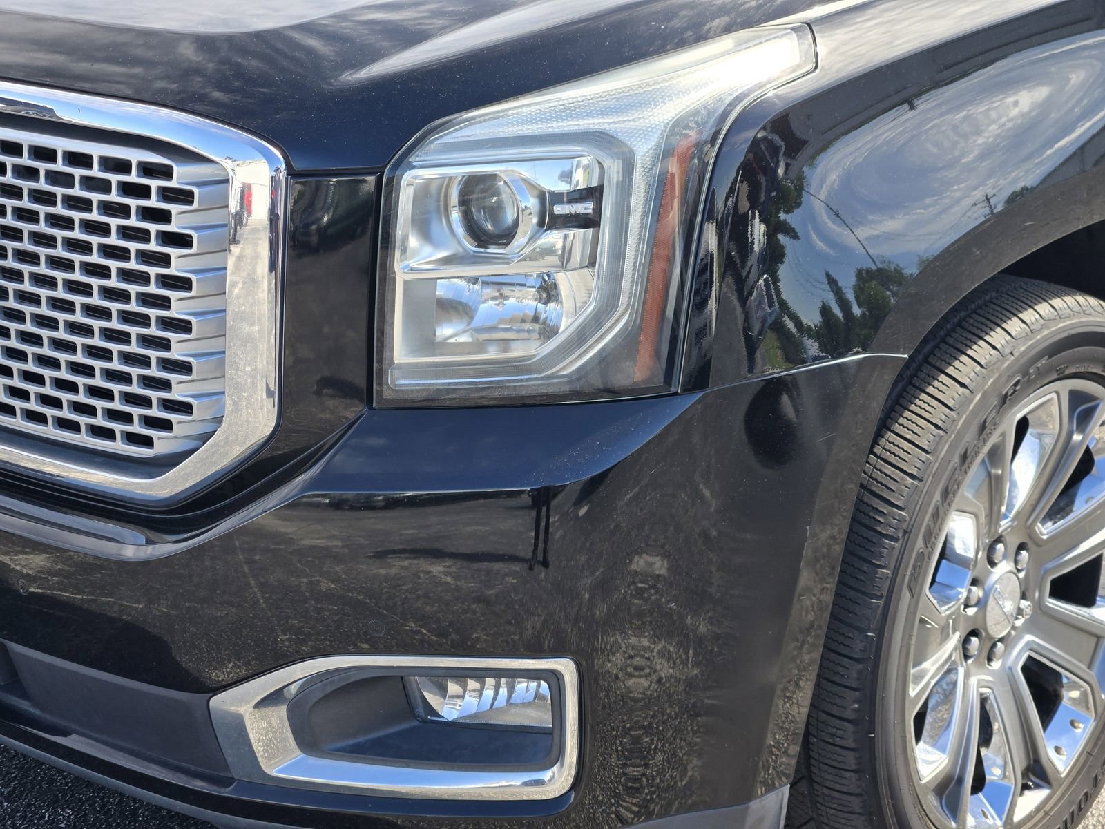 Used 2015 GMC Yukon Denali w/ Premium Package image 9
