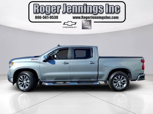 Used 2023 Chevrolet Silverado 1500 LT AWD/4WD image 2