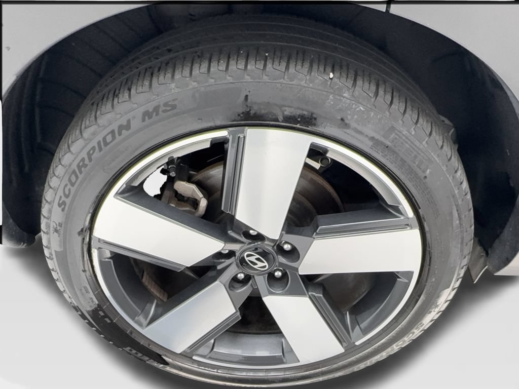 Used 2025 Hyundai Santa Fe Limited FWD image 16