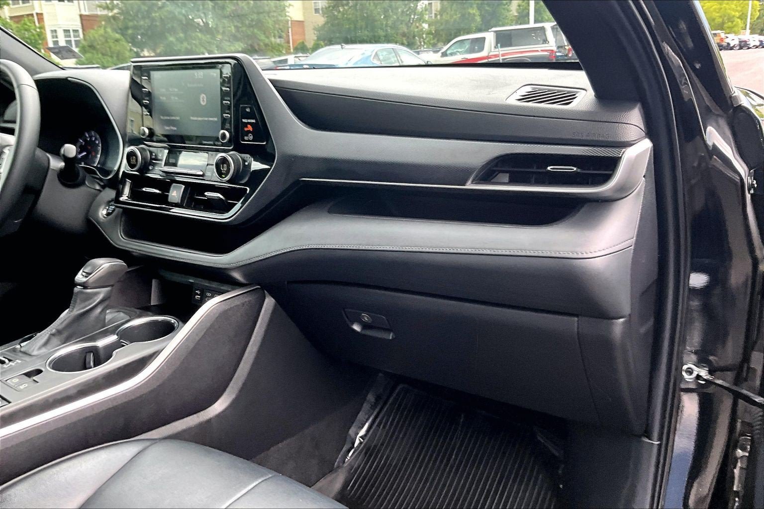 Used 2022 Toyota Highlander XSE AWD/4WD image 15