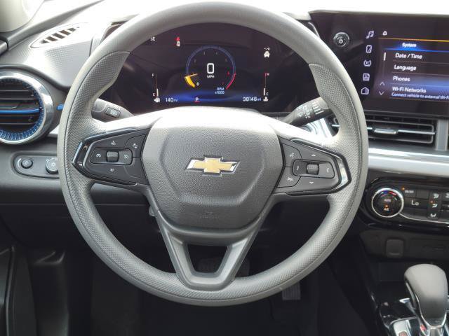 Used 2025 Chevrolet Trax LT FWD image 27