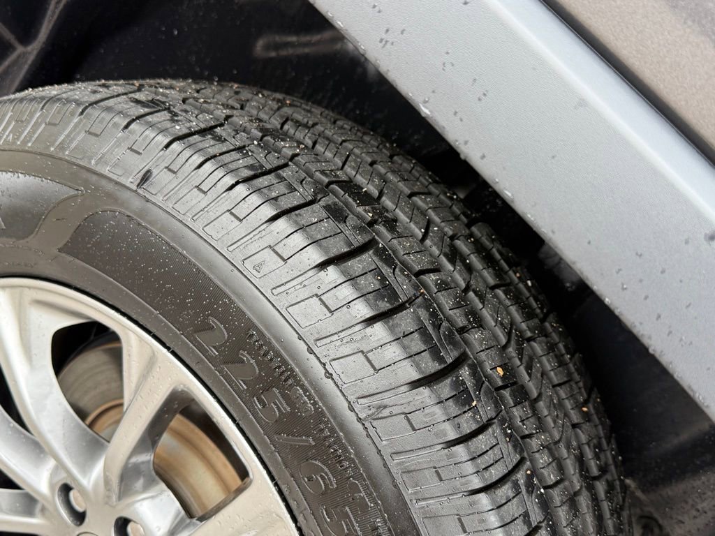 Used 2019 Jeep Cherokee Latitude Plus w/ Comfort/Convenience Group image 42