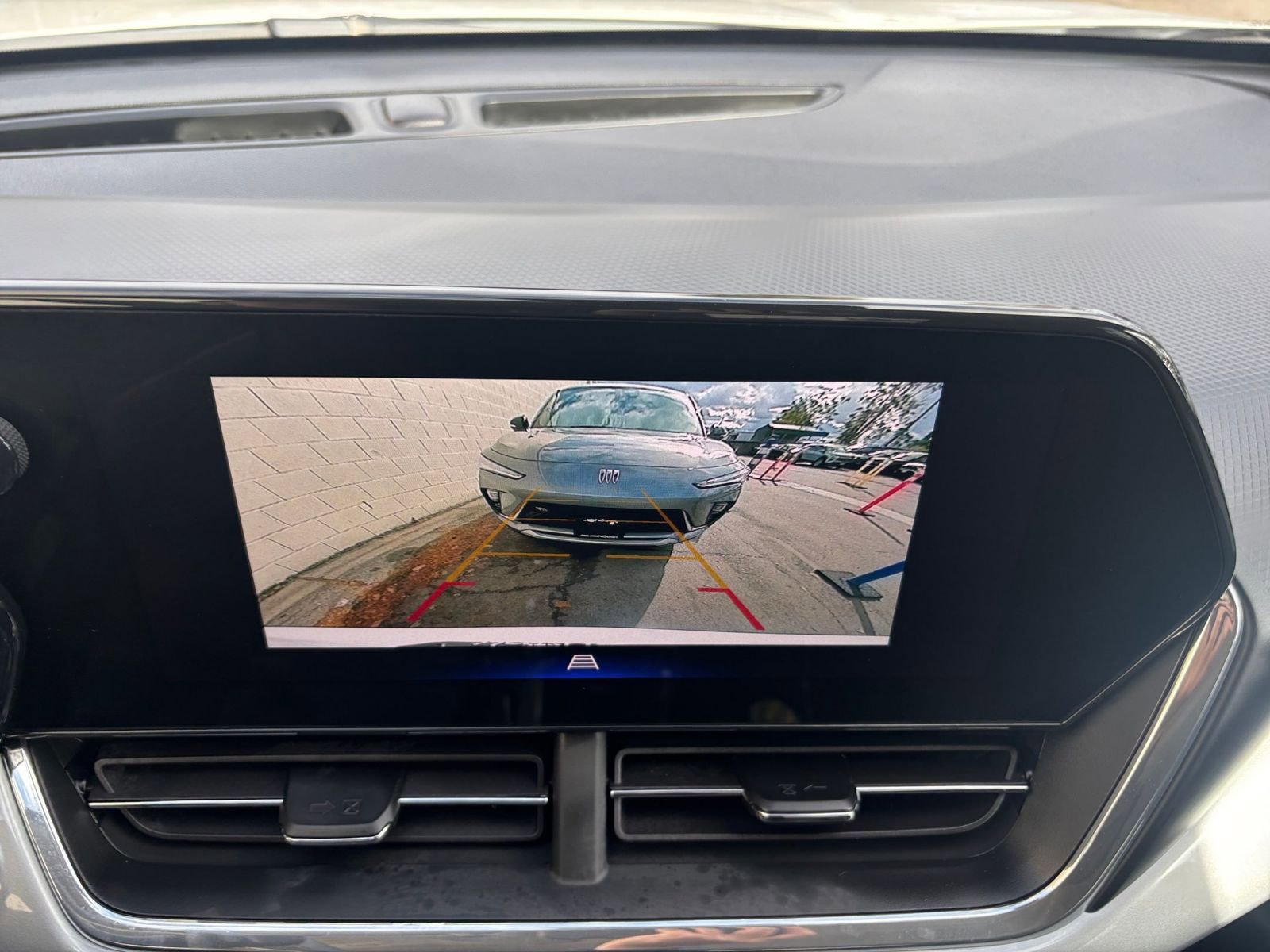 Used 2025 Chevrolet Trax LT image 17