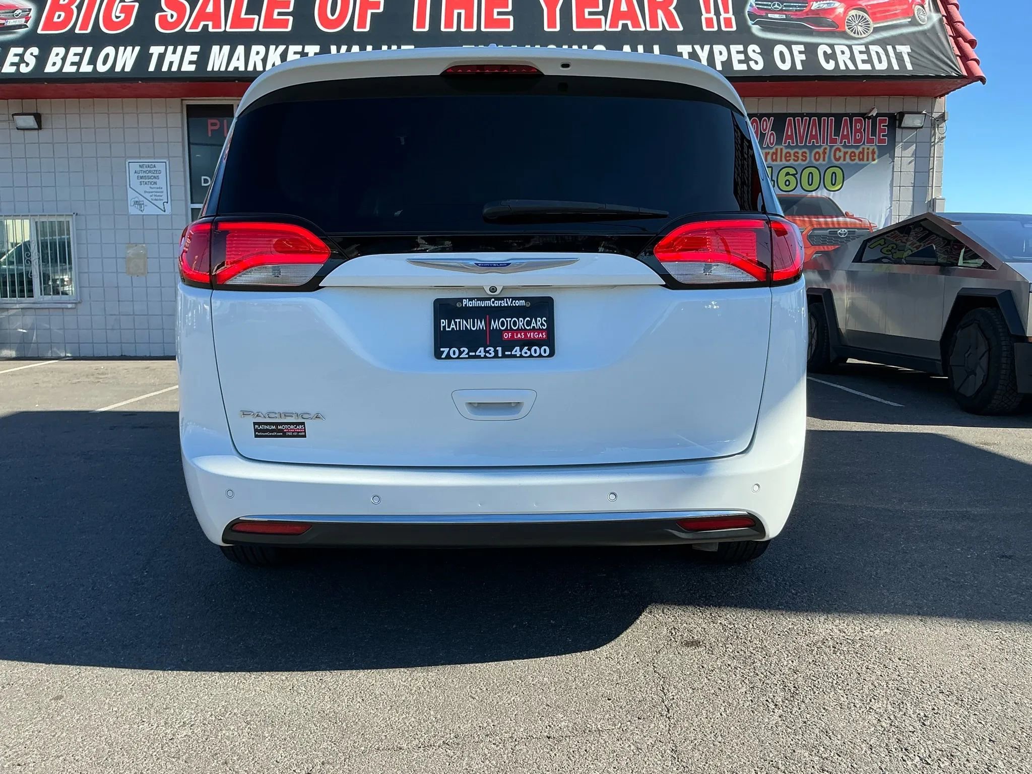 Used 2018 Chrysler Pacifica Touring-L w/ Advanced Safetytec Group image 9