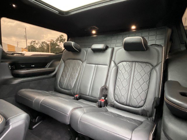 Used 2023 Jeep Grand Wagoneer Series III AWD/4WD image 39