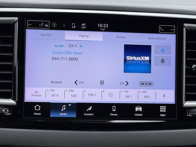 Used 2023 Chrysler Pacifica Touring-L image 3