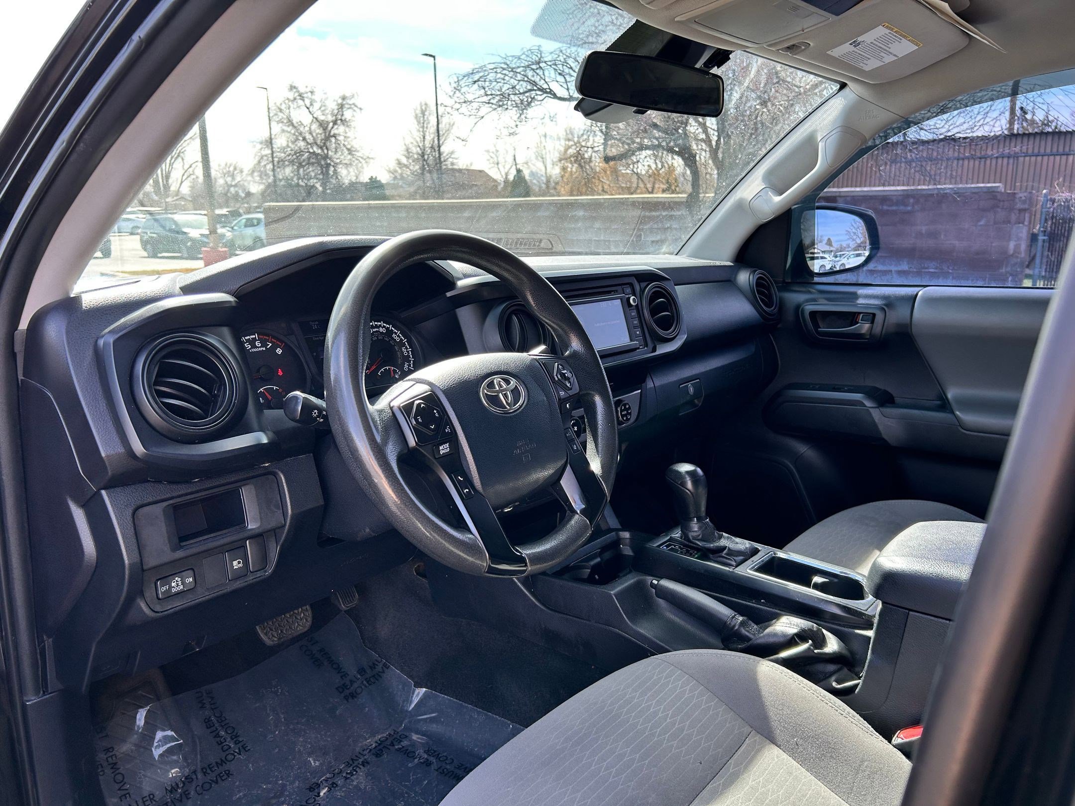 Used 2018 Toyota Tacoma SR image 10
