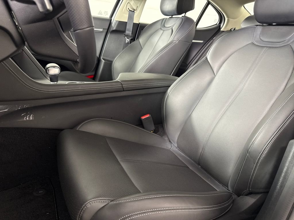 New 2025 Genesis G70 2.5T image 13