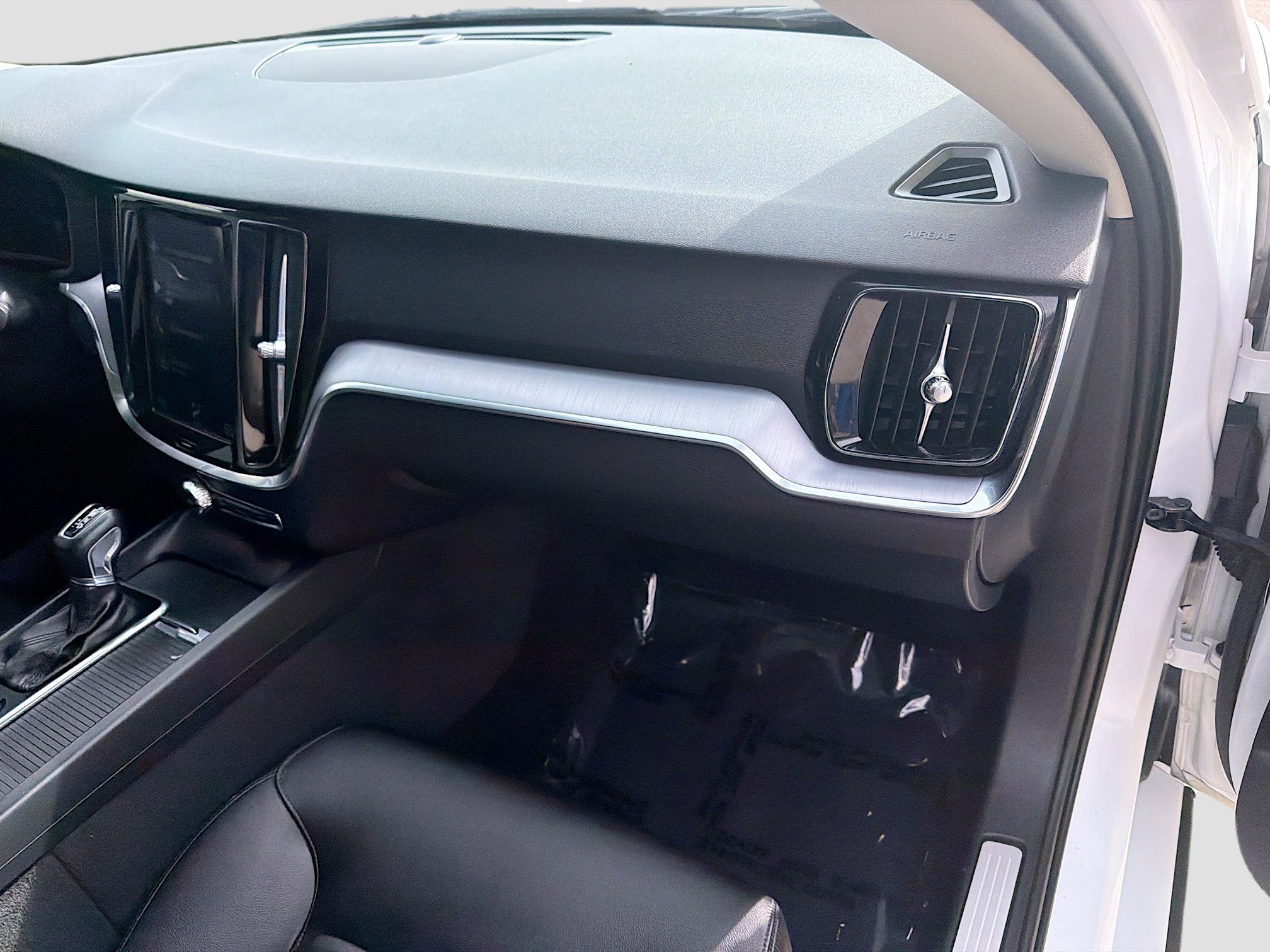 Used 2020 Volvo S60 T5 Momentum image 31