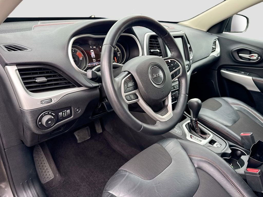 Used 2017 Jeep Cherokee Trailhawk w/ Comfort/Convenience Group image 10