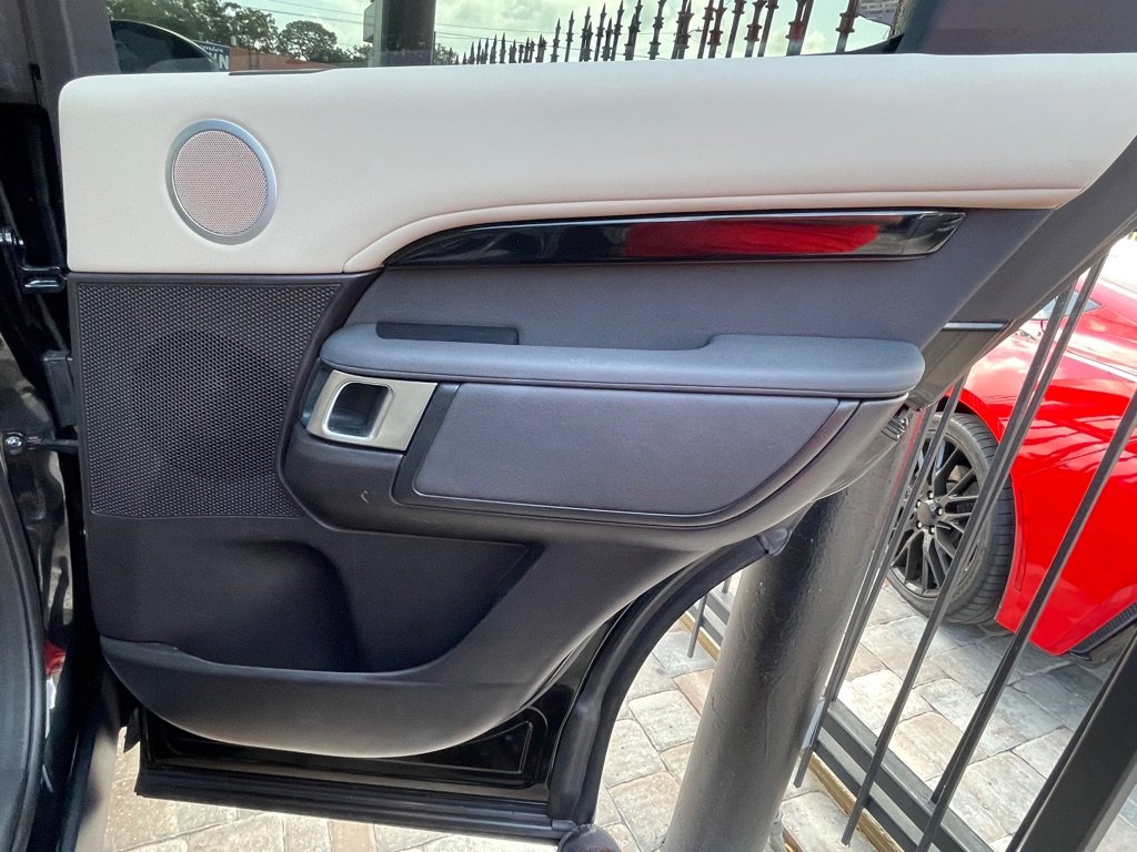 Used 2017 Land Rover Discovery SE AWD/4WD image 38