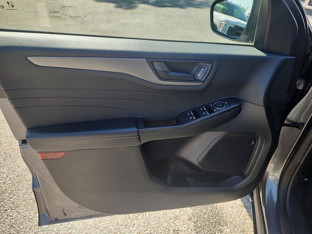 Used 2025 Ford Escape Active AWD/4WD image 12