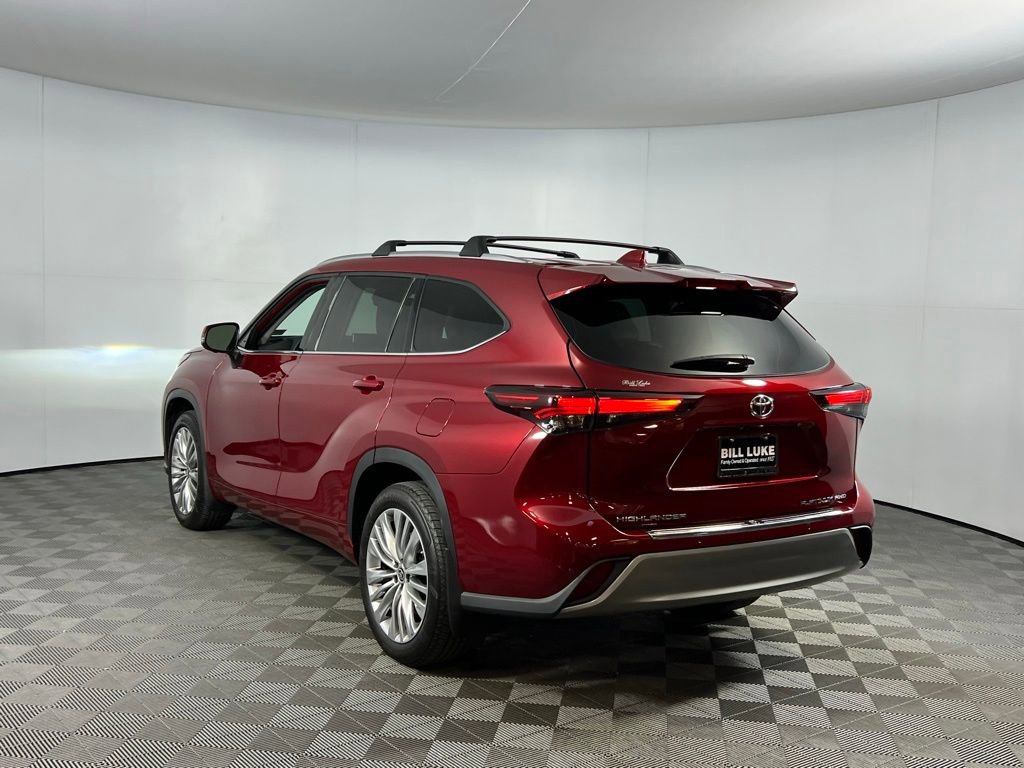Used 2024 Toyota Highlander Platinum image 10