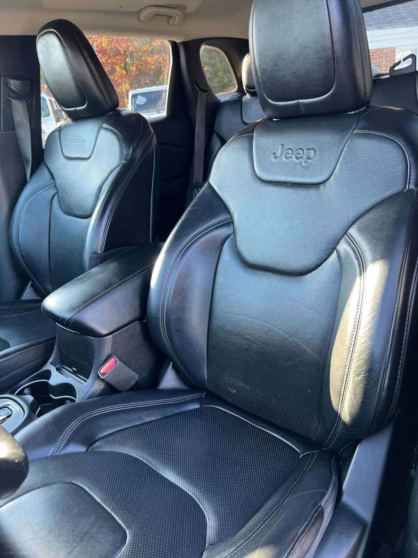 Used 2019 Jeep Cherokee Limited image 16
