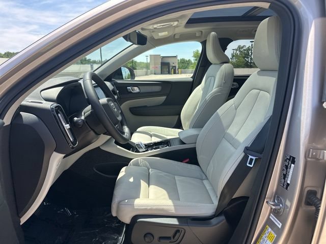 Certified 2023 Volvo XC40 B5 Plus w/ Climate Package AWD/4WD image 15