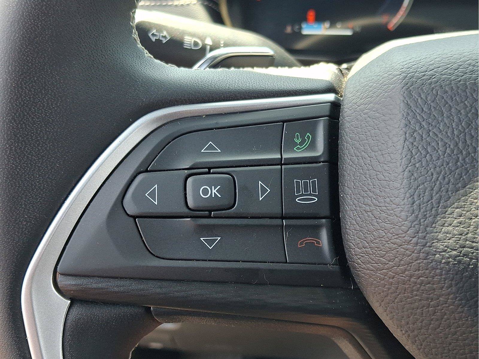 Used 2025 Jeep Grand Cherokee L Laredo AWD/4WD image 20