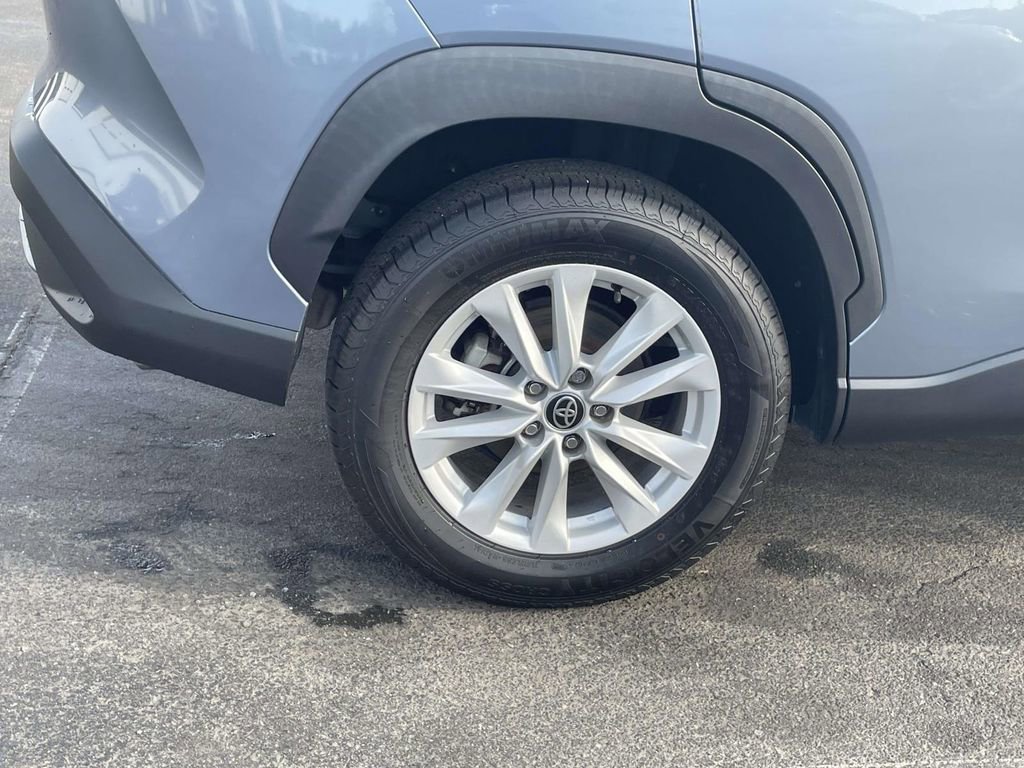 Used 2022 Toyota Corolla Cross LE AWD/4WD image 8