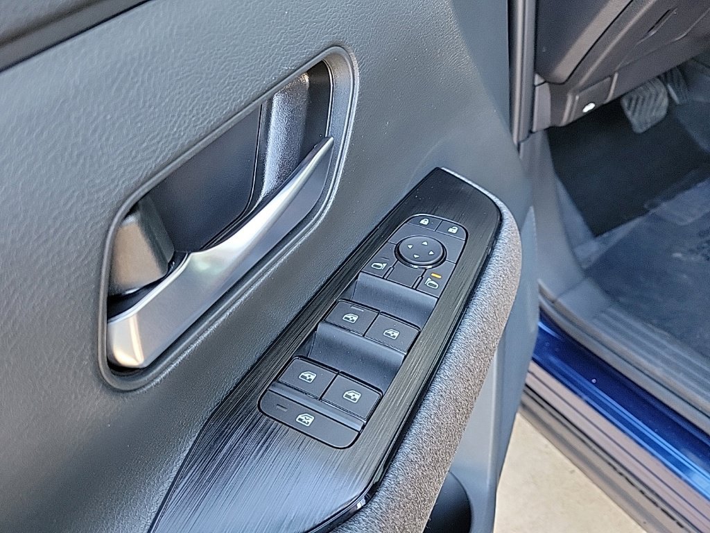 Certified 2025 Nissan Kicks SV w/ Charging Package AWD/4WD image 25