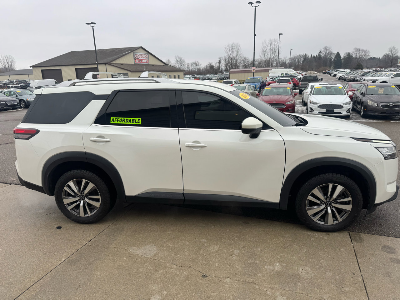 Used 2023 Nissan Pathfinder SL image 4