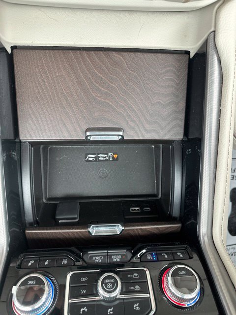 Used 2023 GMC Yukon XL Denali AWD/4WD image 32