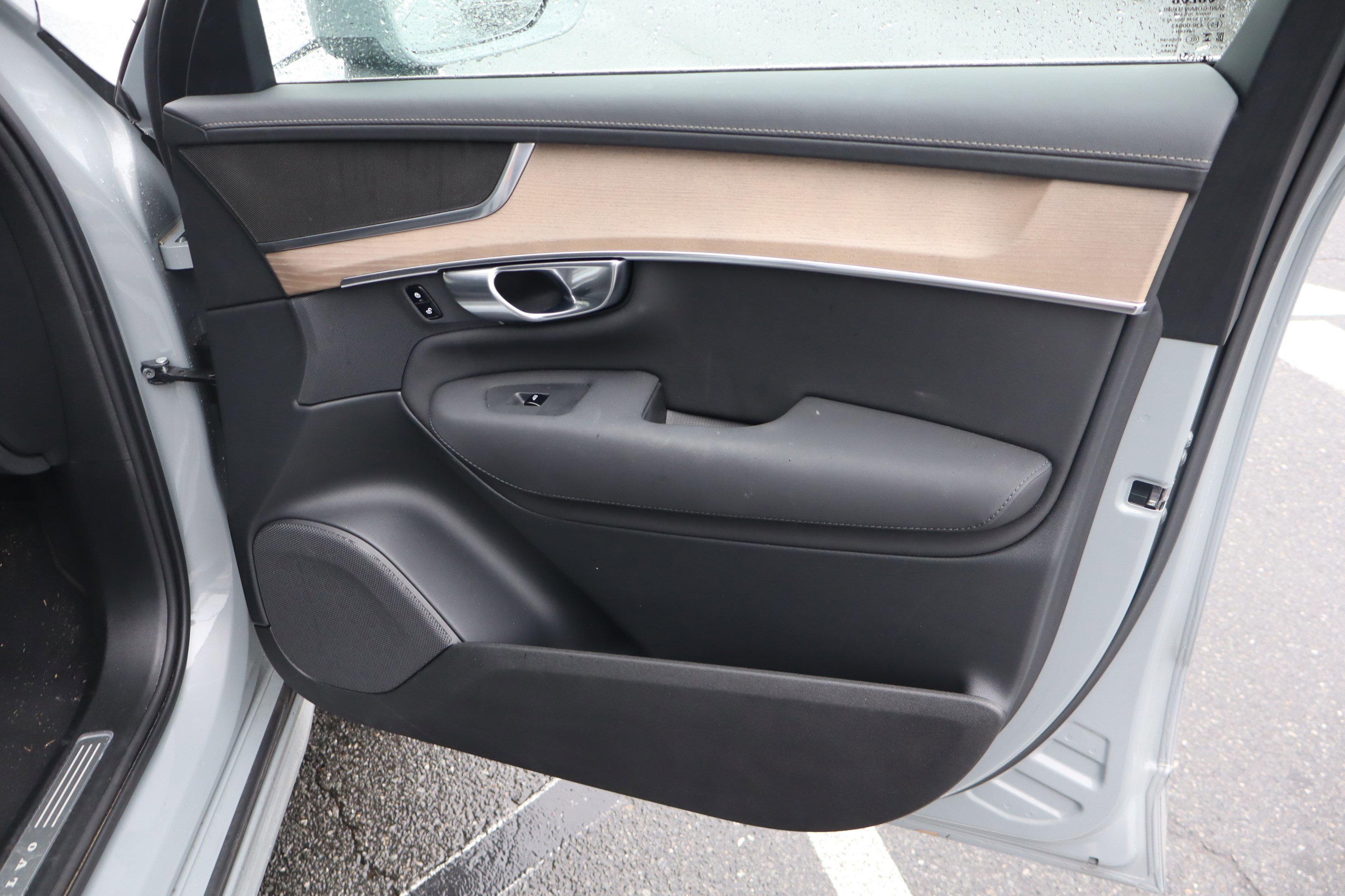 Used 2025 Volvo XC90 B6 Plus image 37