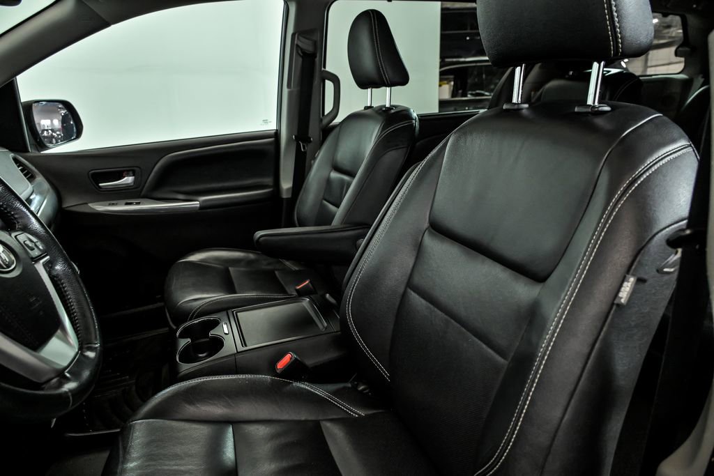 Used 2019 Toyota Sienna SE Premium image 11