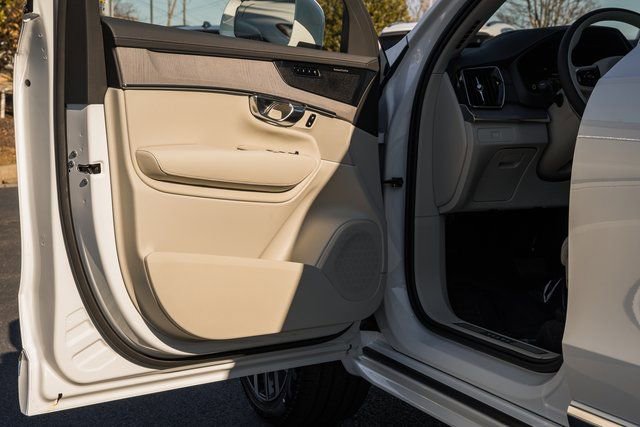New 2026 Volvo XC90 B6 Ultra w/ Protection Package Premier image 39