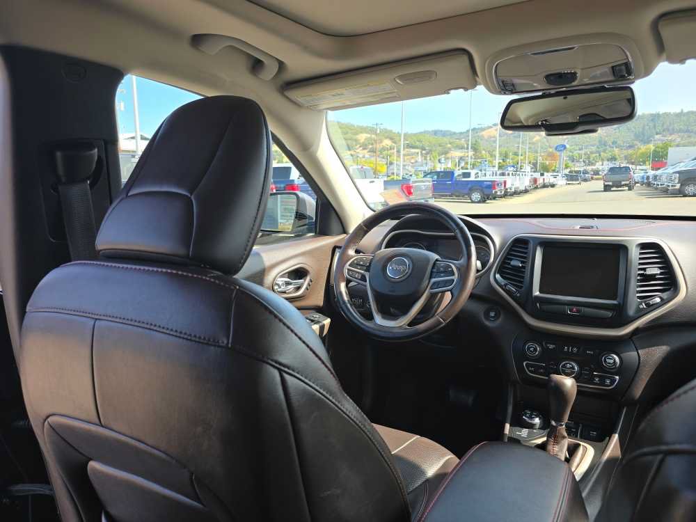 Used 2017 Jeep Cherokee Trailhawk AWD/4WD image 10