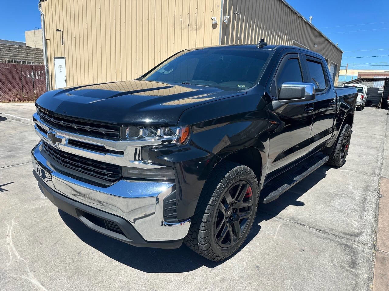 Used 2022 Chevrolet Silverado 1500 LT w/ Convenience Package II image 4