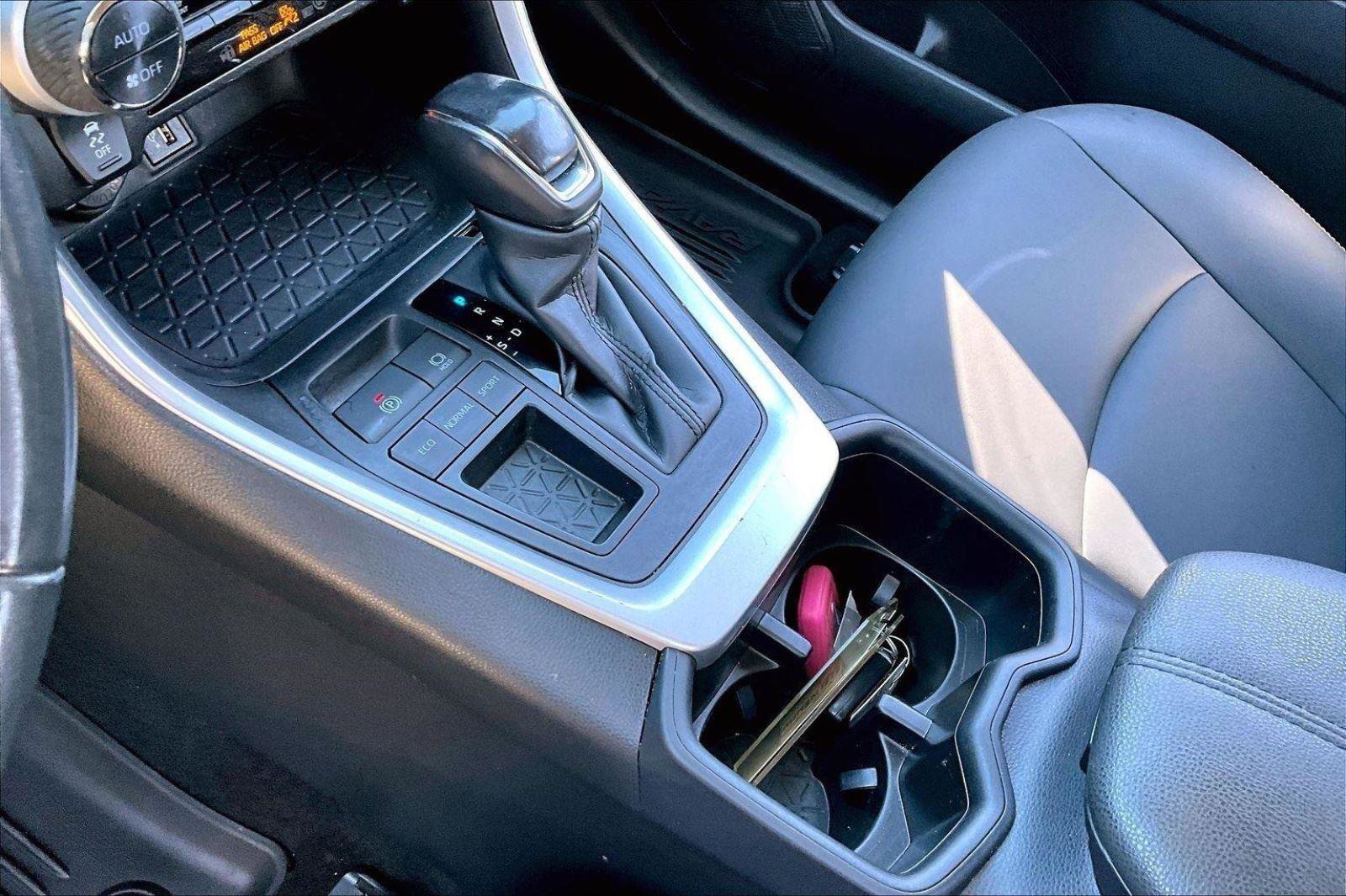 Used 2024 Toyota RAV4 XLE Premium FWD image 13