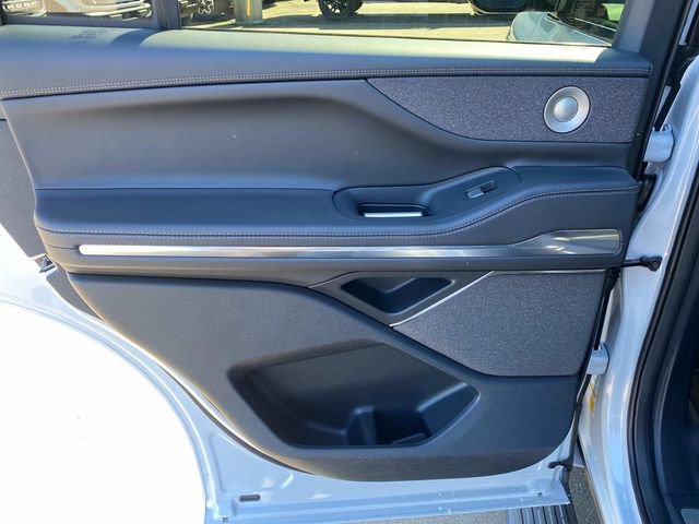 New 2026 Lincoln Navigator Reserve w/ Jet Appearance Package AWD/4WD image 9