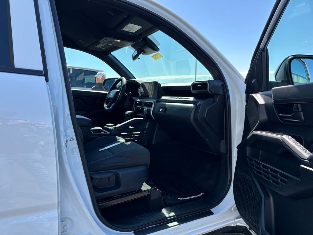 Used 2024 Toyota Tacoma SR AWD/4WD image 38
