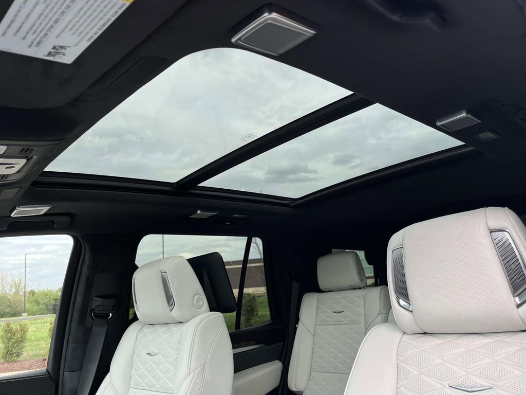 New 2026 Cadillac Escalade Platinum Sport w/ LPO, ONYX Package image 31