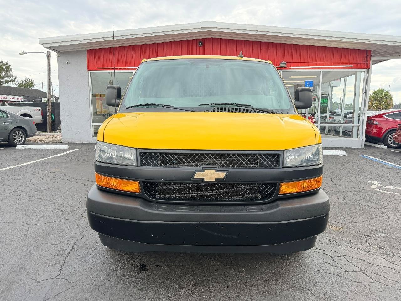 Used 2020 Chevrolet Express 2500 RWD image 2