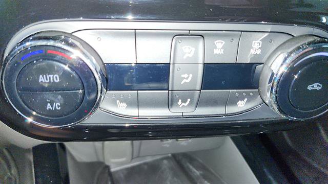 Used 2025 Chevrolet Trax ACTIV w/ Sunroof Package FWD image 19